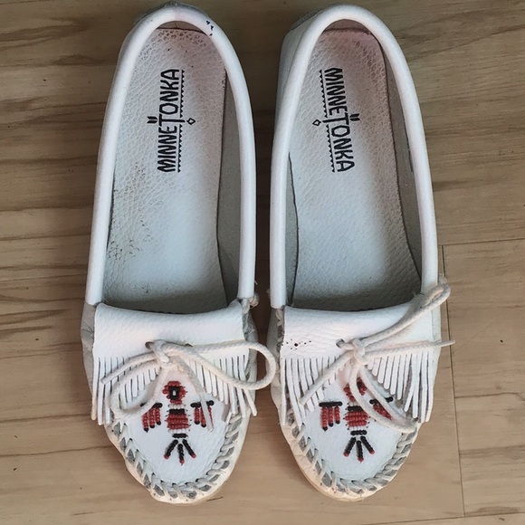 Minnetonka White Red Black Beaded Fringe Thunderbird II Leather Moccasin 7.5 - Picture 1 of 9